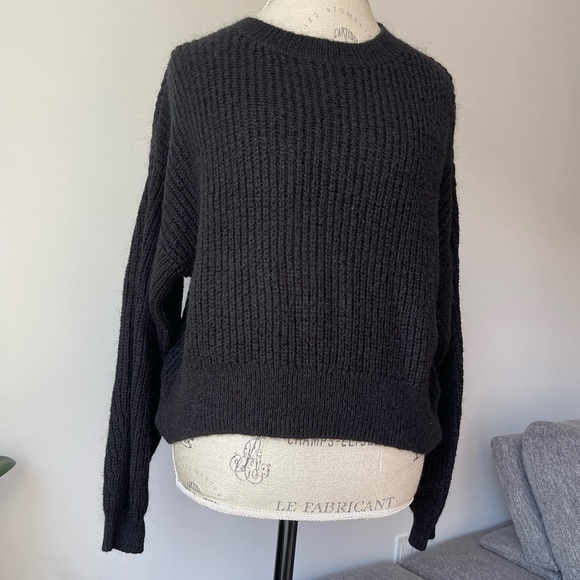 Oversized black knitted sweater 
Size: XS - Picture 3 of 8